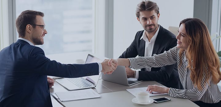 How to Choose Between Two Job Offers? Tips to Help You Decide the Right Opportunity